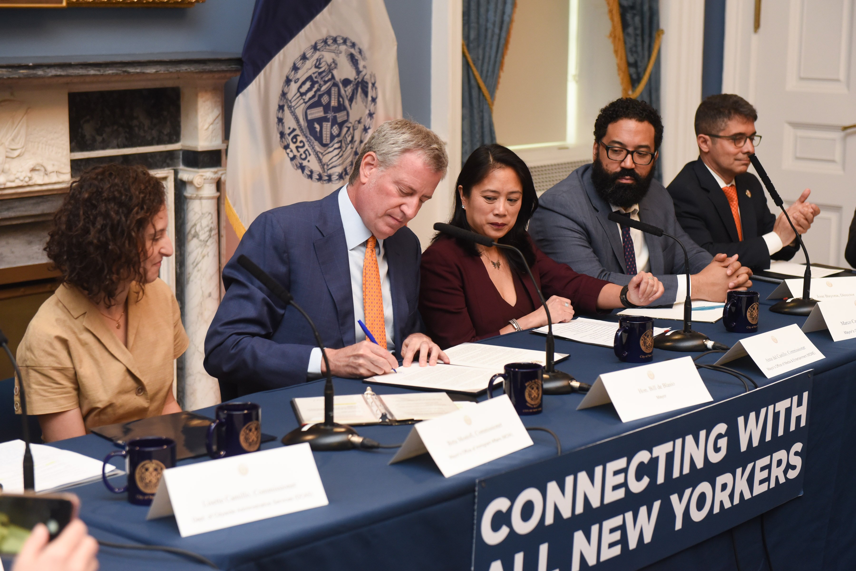 Mayor de Blasio signing Executive Order 47 of 2019 on Community and Ethnic Media